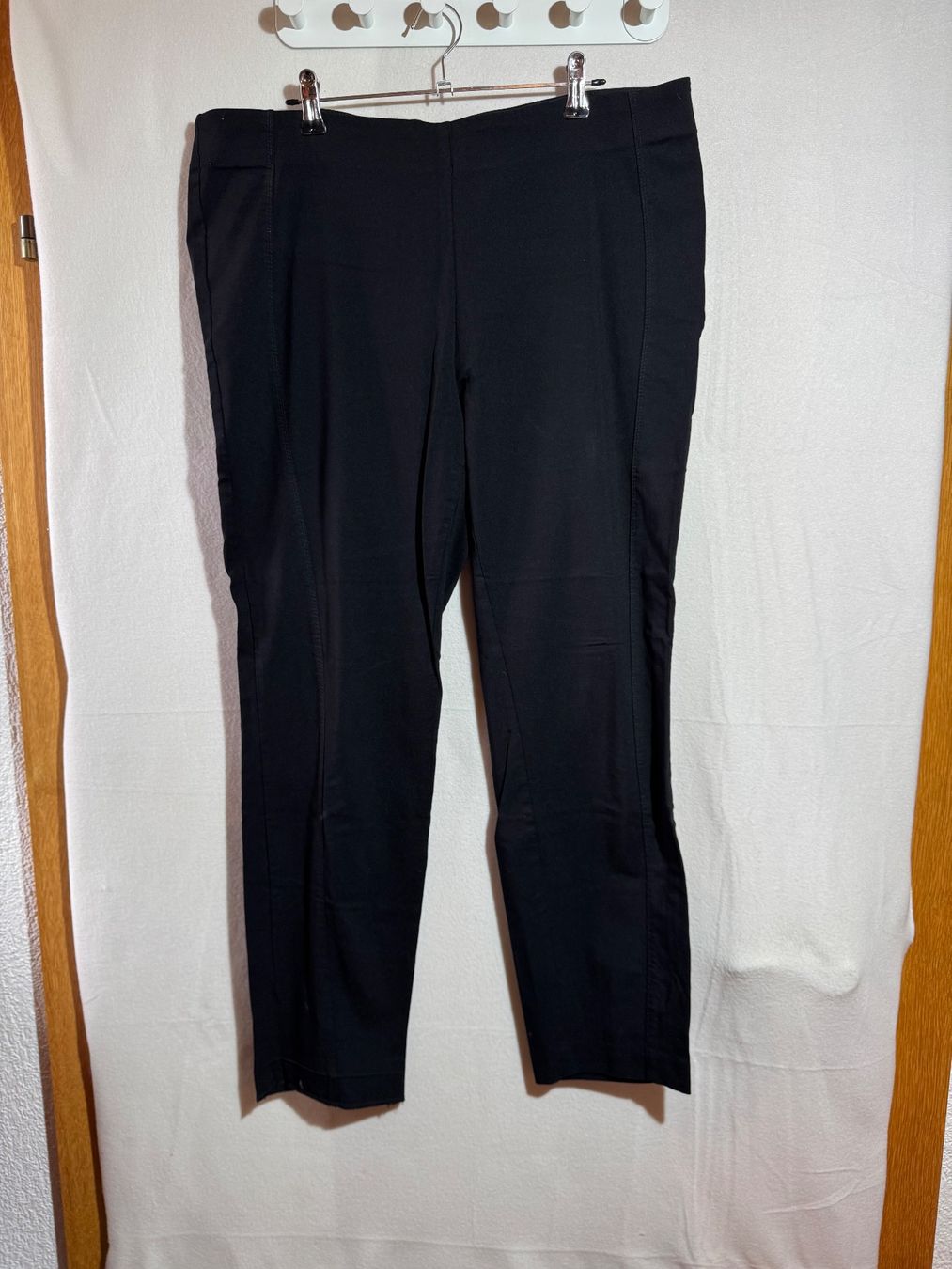 Tchibo Pantaloni: Schwarze Stoff Hose von Tchibo Gr. 46 – Usato da Grosswangen venduto da SALE_SALE_SALE