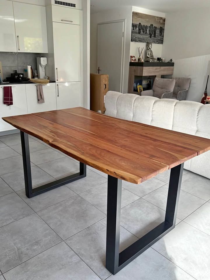 Tavoli: Table en bois massif 6 personnes – Usato da Vétroz venduto da Lolo1898 1