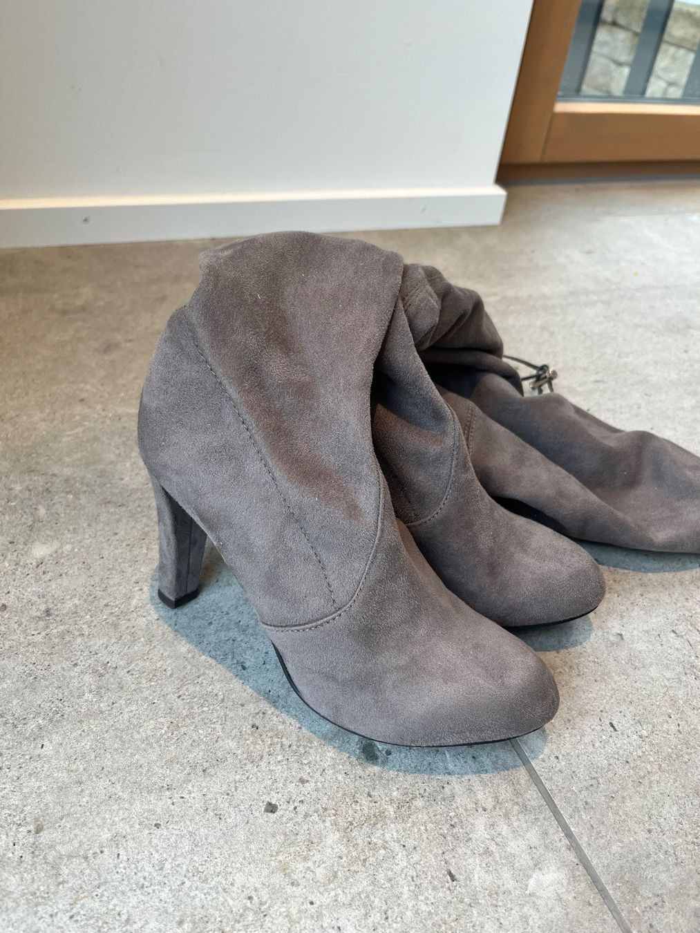 Kurt Geiger Scarpe da donna: Kurt Geiger over the knee boots – Usato da Ebmatingen venduto da Londoner18 2