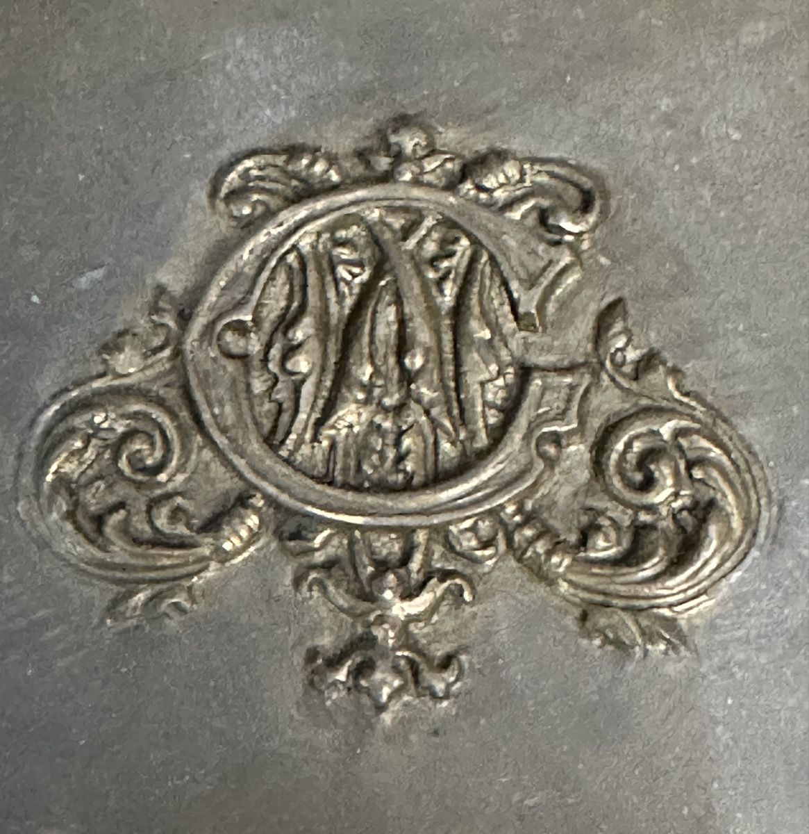 Tutte le decorazioni: Blech mit Form dekorativen Sammlermonogrammen. – Usato da Nussbaumen AG venduto da olitech5415 5