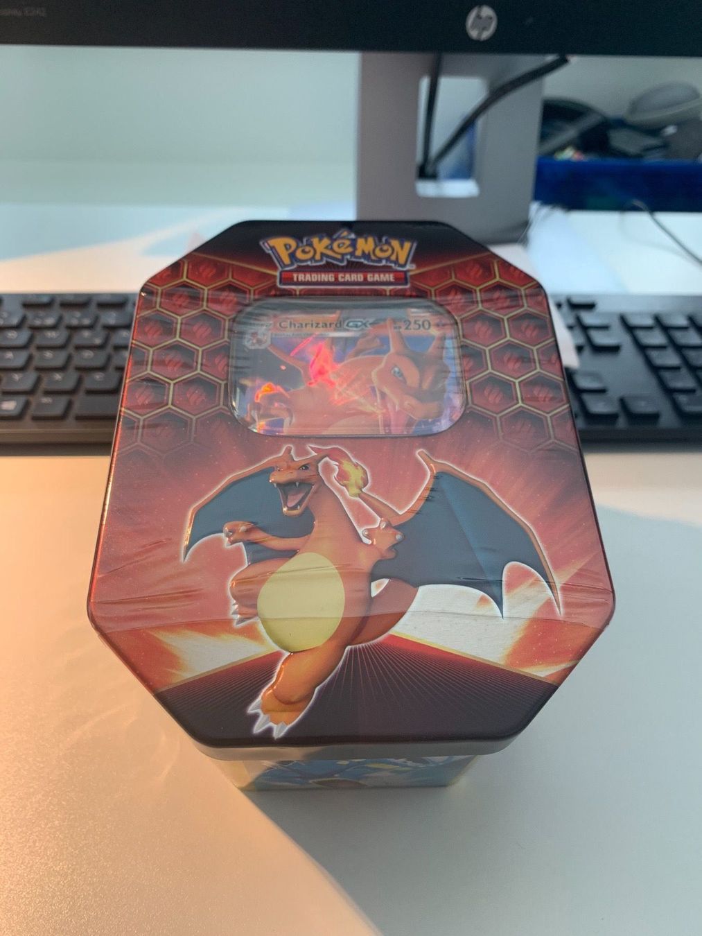 Pokémon Carte collezionabili: Pokémon Hidden Fates Charizard Tin – Nuovo (secondo la descrizione) da Zug venduto da Riconico