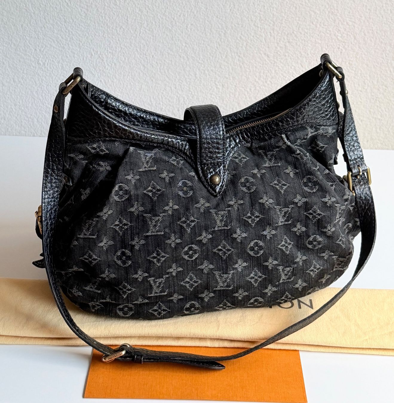 Louis Vuitton Borse da donna: Louis Vuitton Demin Mahina – Usato da Reinach AG venduto da gab_8s7m 7