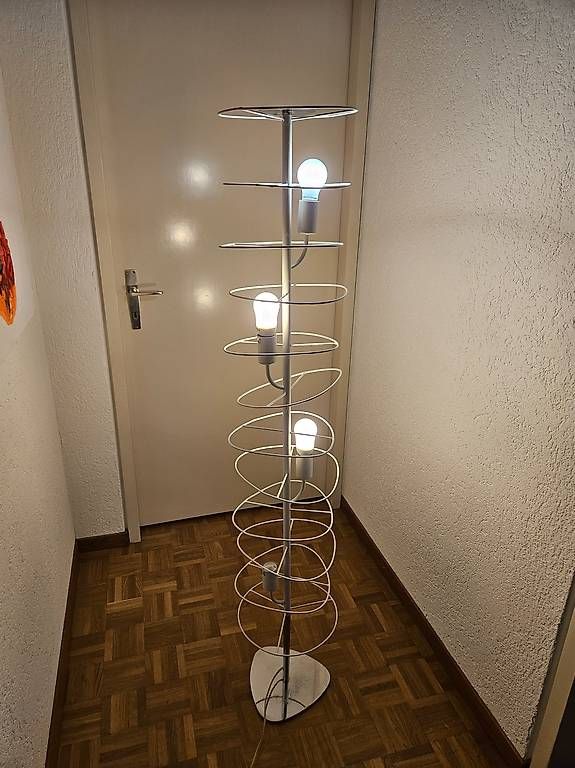 Lampade: Stehlampe mit 2 Farben – Usato da Luzern venduto da J.Co 2