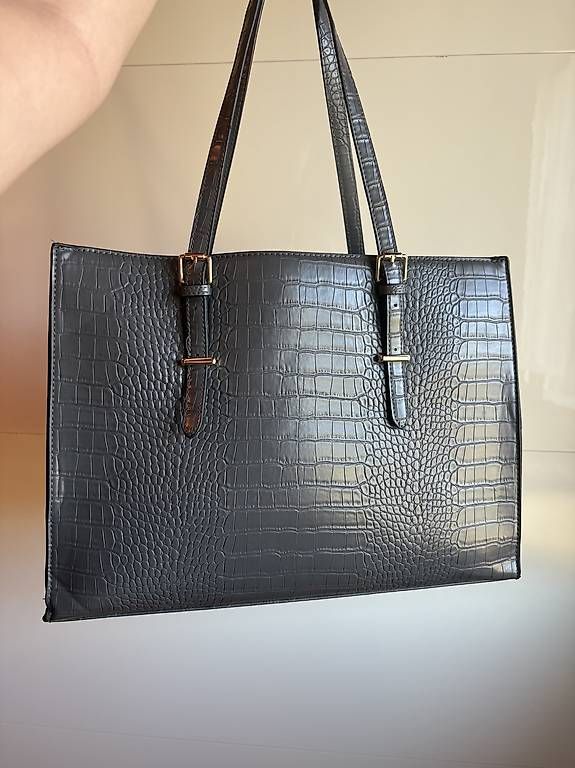 Sacs femmes: Handtasche – D'occasion à Hellikon par ind_m7n8