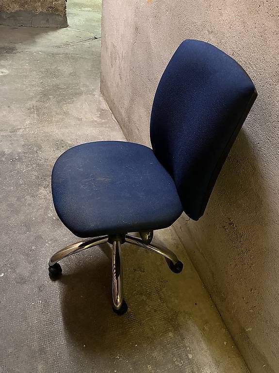 Sedie: Chaise de bureau bleu – Usato da Chézard-St-Martin venduto da mar_mv7g 1