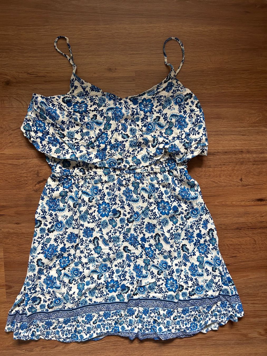 H&M Vestiti & Gonne: Kleid mit Volants H&M Divided – Usato da Hergiswil NW venduto da lar_zkp7