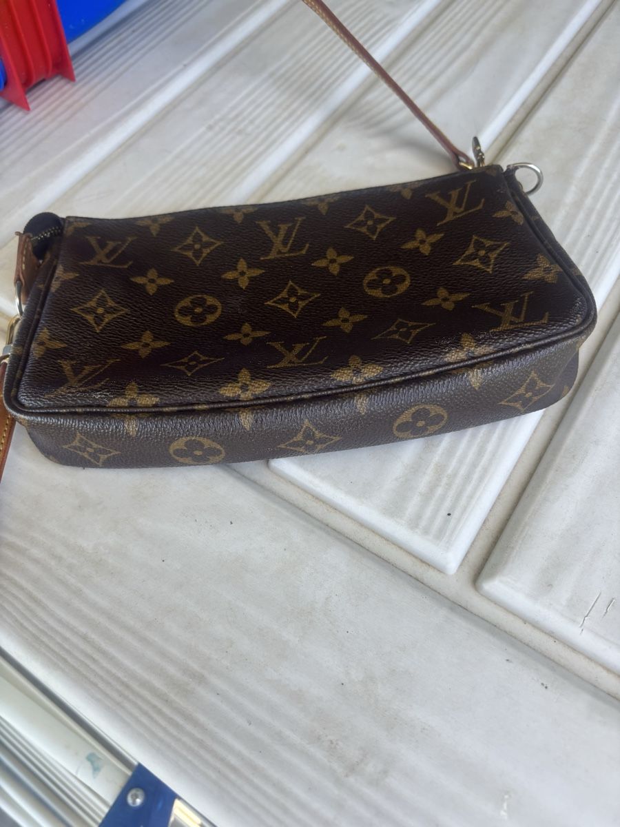 Louis Vuitton Taschen: Louis Vuitton -pochette – Gebraucht aus Chamby von vuittonista 2