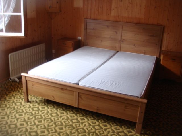 Lits: Doppelbett Holz – D'occasion à Greifensee par Caraclara