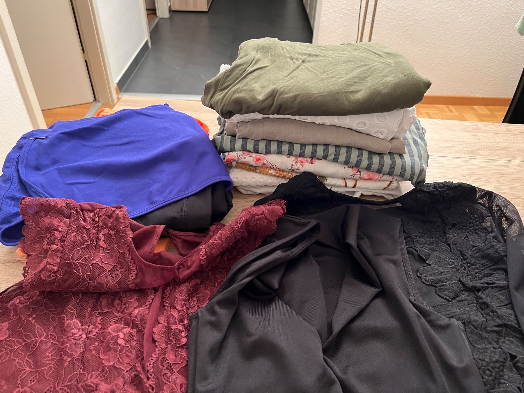Kleiderpakete: Lot de vêtements – Gebraucht aus La Chaux-de-Fonds von GabrielaKlein 4