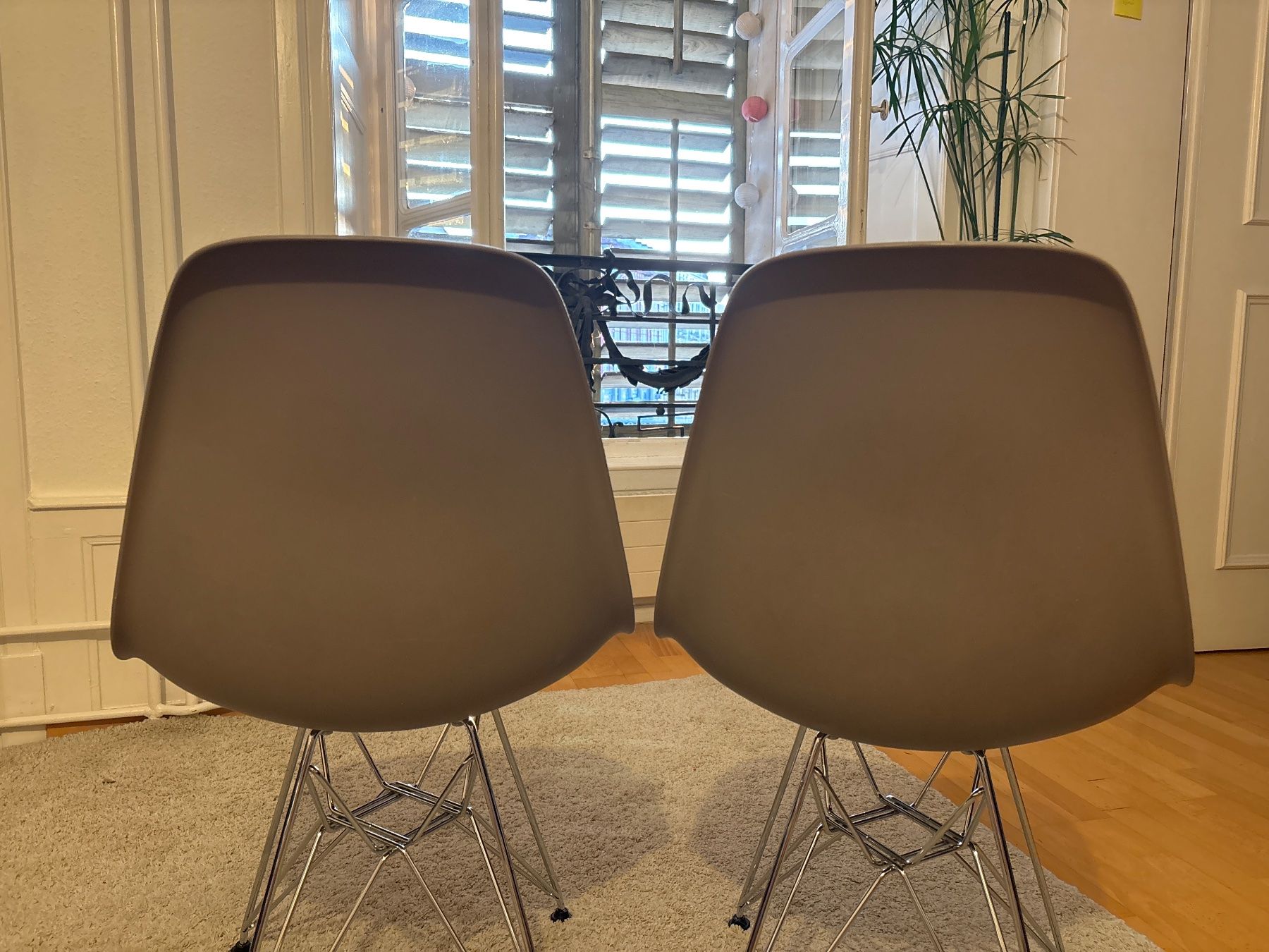 Vitra Sedie: 2 Vitra - Eames Plastic Side Chair DSR, mit Kratzern – Usato da Luzern venduto da SMOOS 9