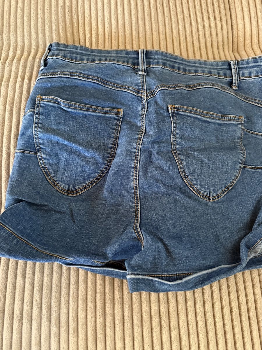 Pantaloni: neuwertige Shorts Grösse M – Nuovo (secondo la descrizione) da Recherswil venduto da luca_v 2