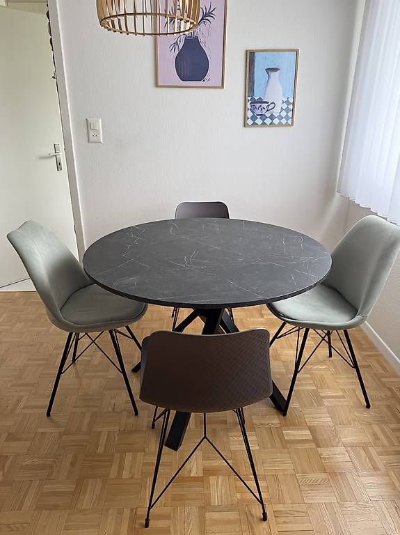 Chaises: 4 Stühle von Mömax/Pfister – D'occasion à Birmensdorf ZH par admira.h 1