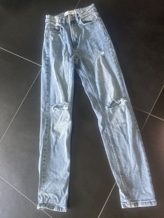 Stradivarius Jeans, Gr. 34, Mom Slim Fit, High Waist