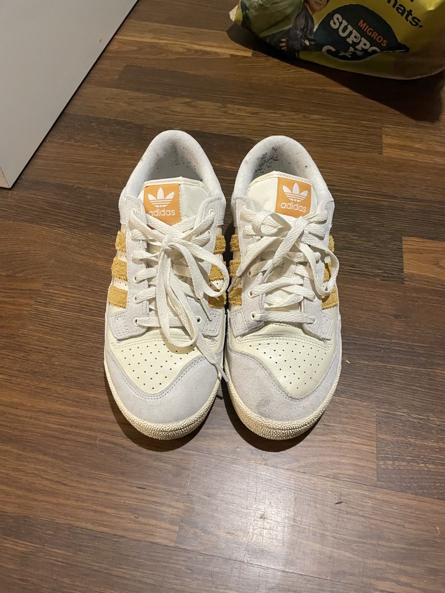 Adidas Scarpe da uomo: chaussure adidas – Nuovo (secondo la descrizione) da Lausanne venduto da ps5_d2pw