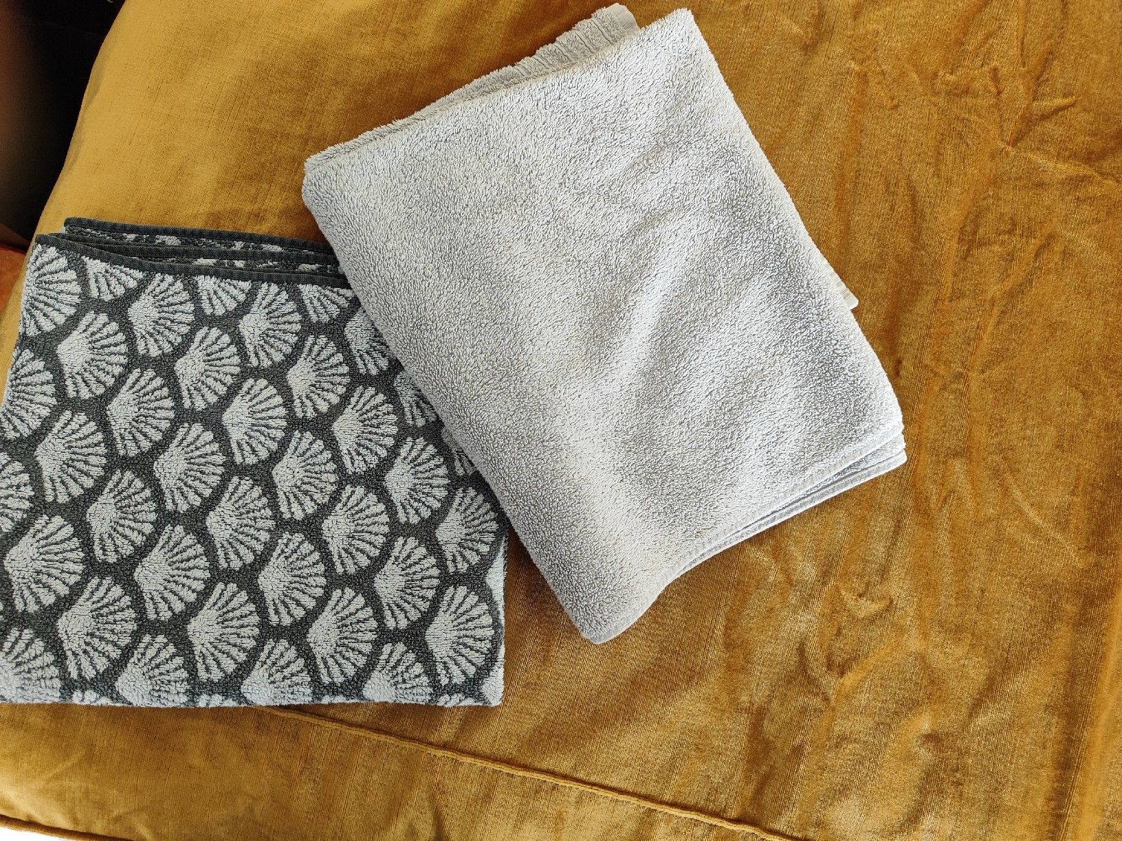 Teli da bagno: 2 grösse bade  frotte Tuch  – Usato da Langnau am Albis venduto da Judithsebi 3