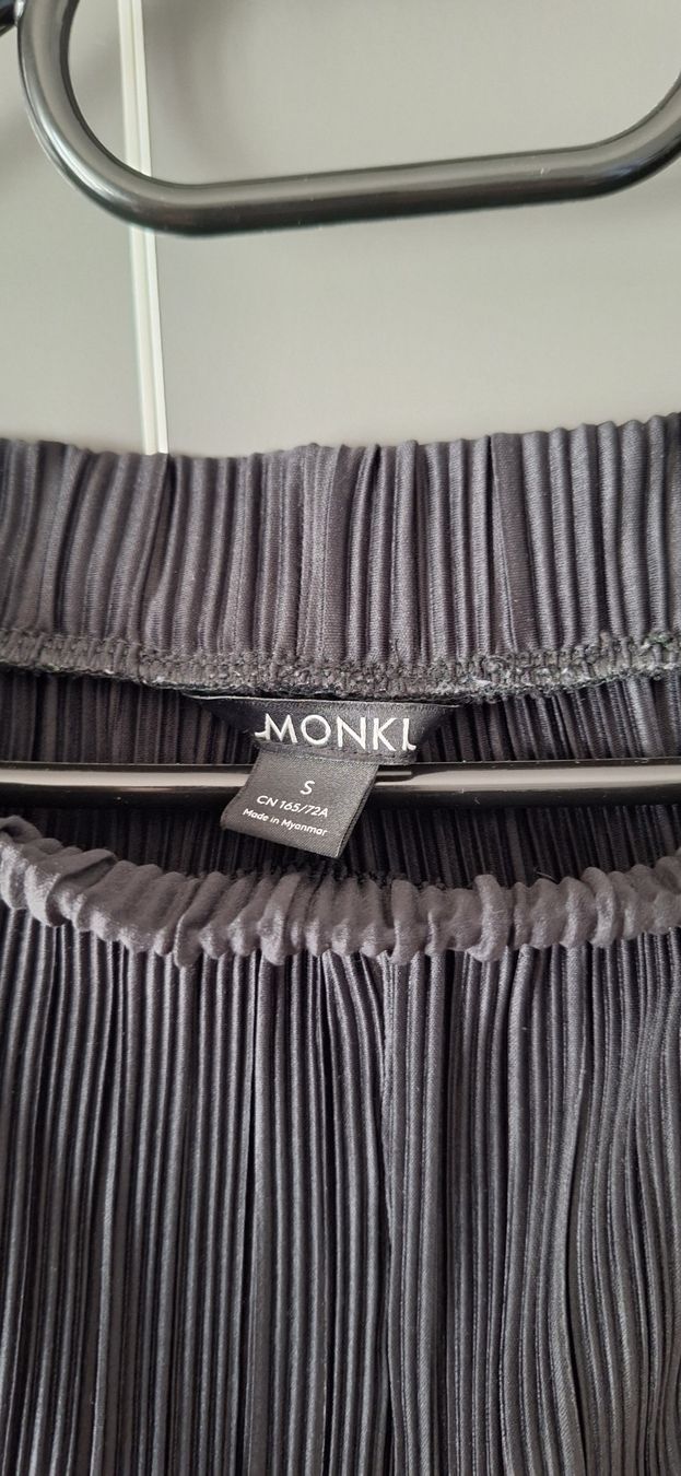 Monki Hosen: Monki Hose – Gebraucht aus Luzern von annina.staehli 1