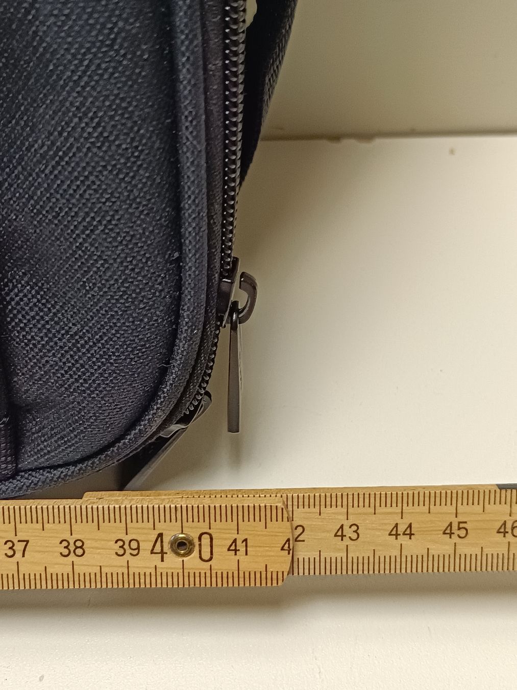 Targus Borse: Targus Laptoptasche Schwarz Rot(em76) – Usato da Künten venduto da Schnaepplihuus 7