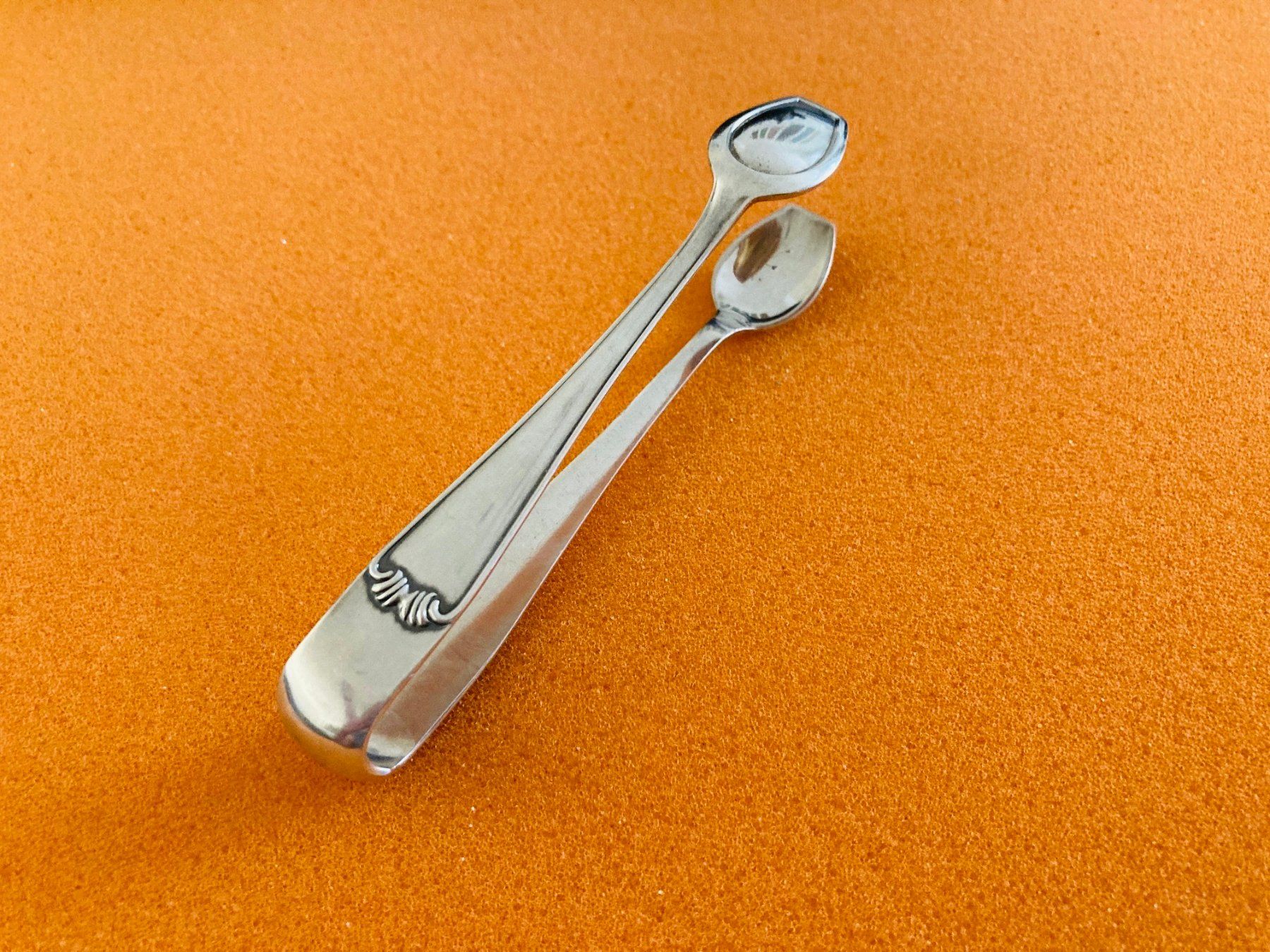 Set di posate: Alte Zuckerzange, schlichtes Dekor, versilbert – Usato da Zürich venduto da cornetto55 2