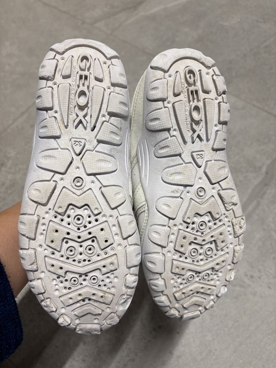 Scarpe per ragazzi: Baskets Geox blanches avec scratchs taille 32 – Usato da Salvenach venduto da gwenwywar 1