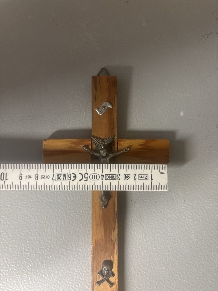 Tutte le decorazioni: Crocefisso in legno con teschio – Usato da Giubiasco venduto da cri_mzc6 5