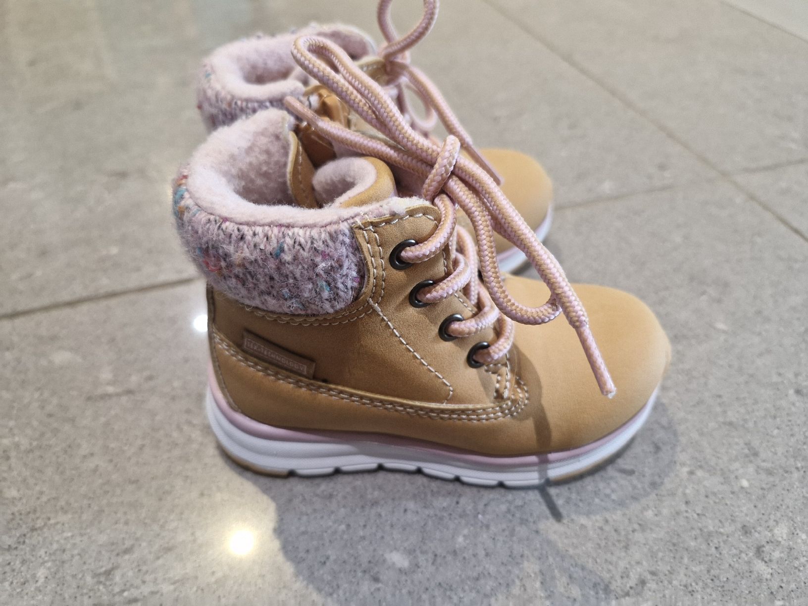 Fila Chaussures garçon: Fila Winter Schuhe Grösse 21 – D'occasion à Hergiswil LU par 88winu 1