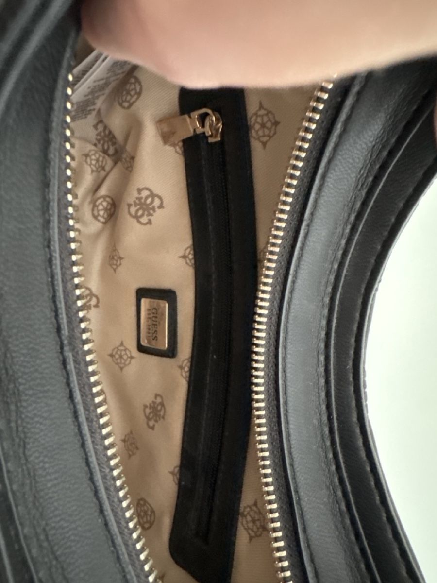 Guess Borse da donna: Guess Handtasche Schwarz Top Zustand – Usato da Menziken venduto da Ranma 3