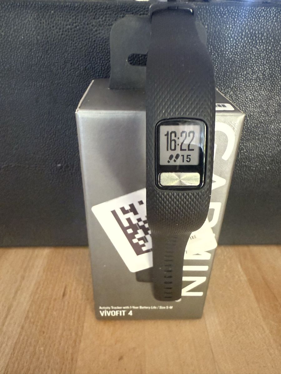 Garmin Uhren: GARMIN VIVOFIT 4  – Gebraucht aus Kölliken von deleina