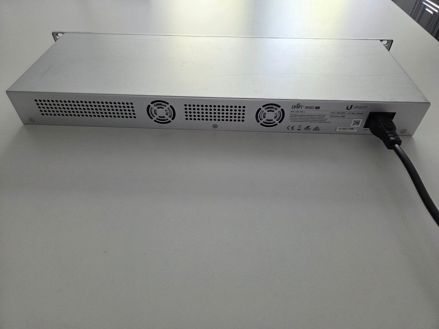 Firewall: Unify Security Gateway USG-Pro-4 – Usato da Bern venduto da Skiddoo 2
