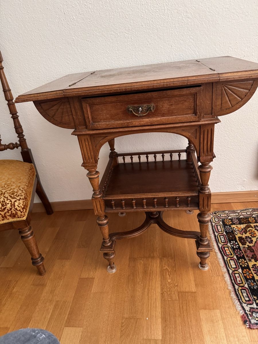 Cassettiere: Vintage Beistelltisch mit Schublade – Usato da Zürich venduto da Goliat21