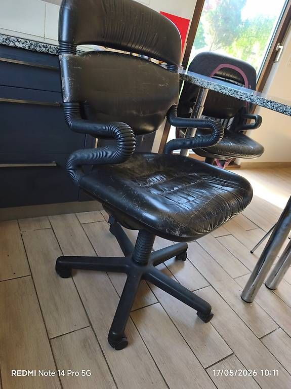 Poltrone: 2 Fauteuils bureau Castelli modèle Vertebra en cuir – Usato da Grand-Lancy venduto da fra_f6zy