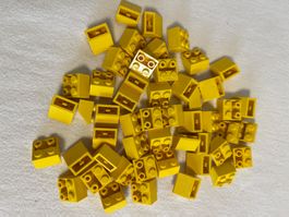 LEGO - 50 Gelbe schräge negative Steine