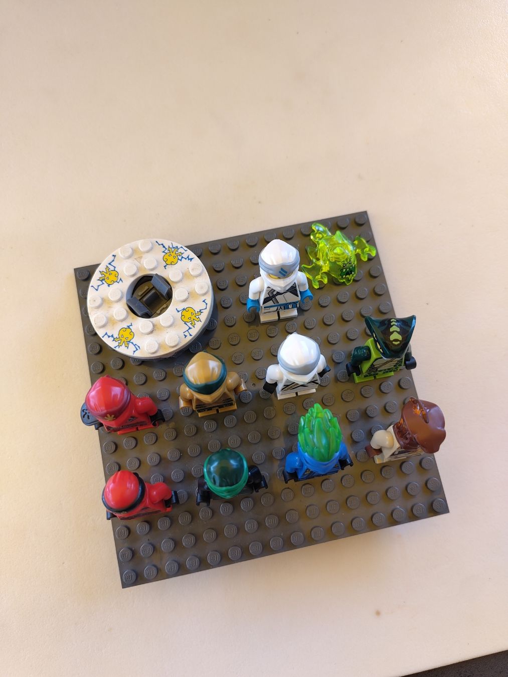 Lego Statuette: Lego Ninjago Minifiguren mit Spinner – Usato da Liestal venduto da Marin03 1