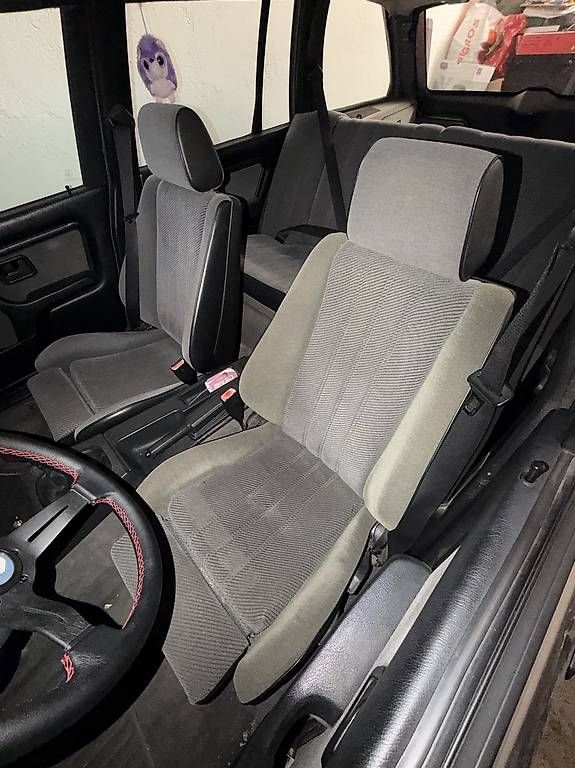 Autos: BMW e30 320i touring  – Defekt aus Monthey von flo_7qzt 4