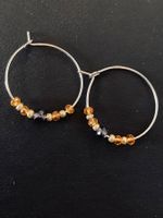 Petites créoles argentées perles de verre et pierres