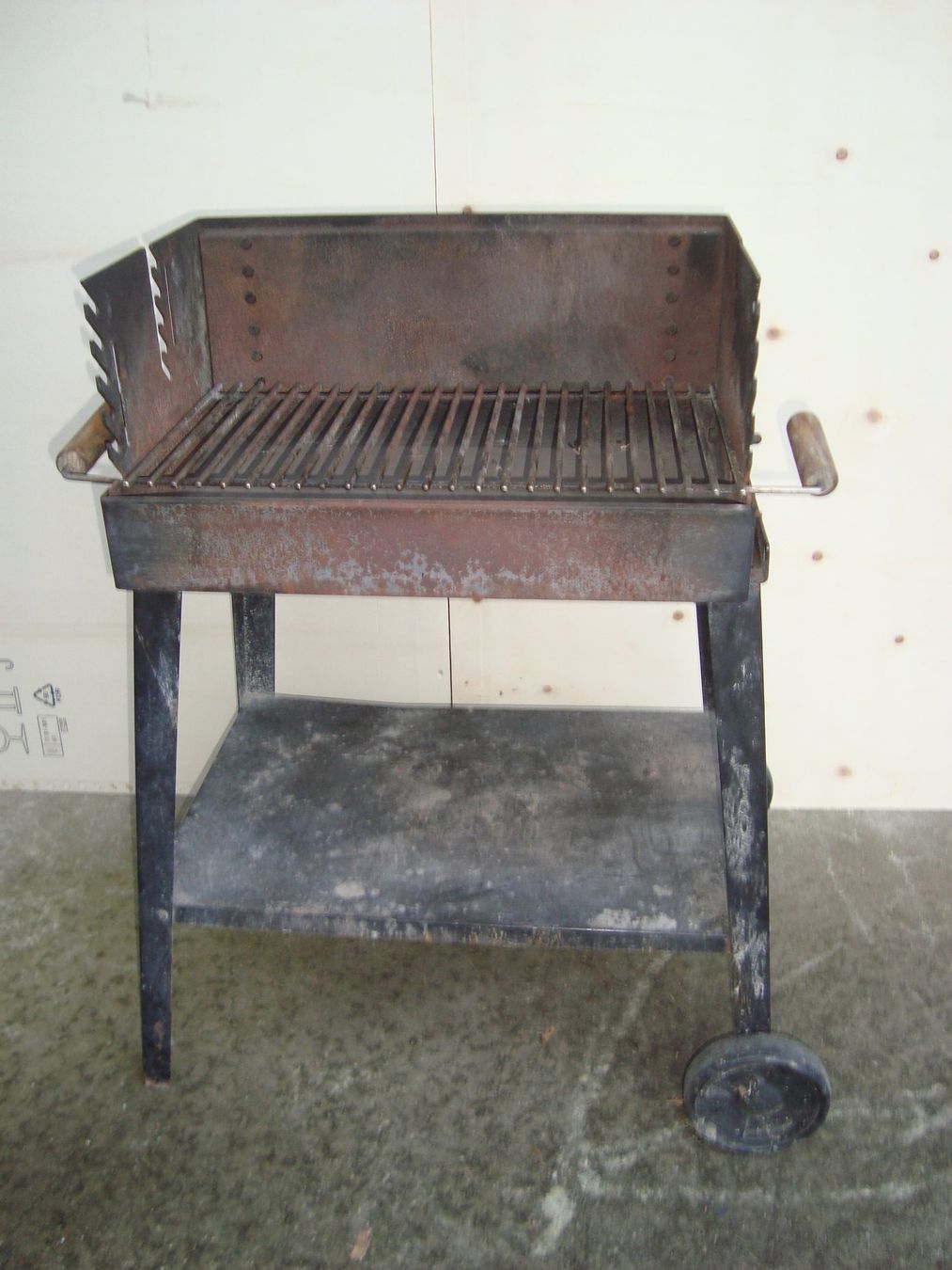 Griglie: Stahl-Grill – Usato da Walzenhausen venduto da Totenkopf0