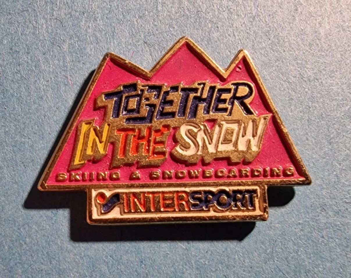 Plaketten & Abzeichen: Pin Intersport together in the Snow – Gebraucht aus Härkingen von specialshapes