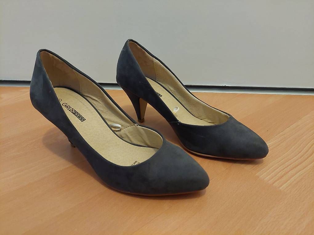 Chaussures femmes: Dunkelgraue Pumps – D'occasion à Gossau SG par sus_bkb7 1