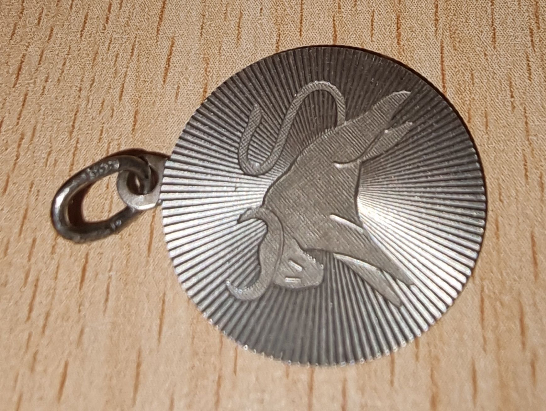 Placchette & Badge: Silber 835 Anhänger (Sternzeichen Stier) – Usato da Bern venduto da chuderluri01