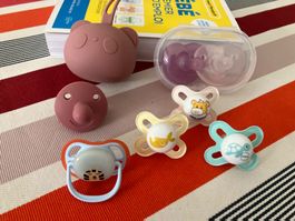 Lot de 7 tétines neuves MAM/Avent + boîtes de rangement