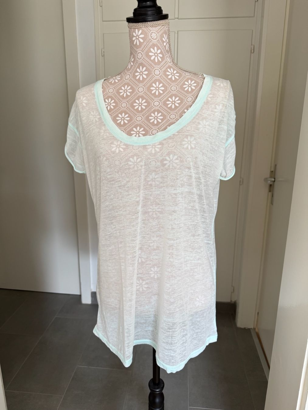 Mango Top: Mango - Top - M – Usato da Sion venduto da accroshoes