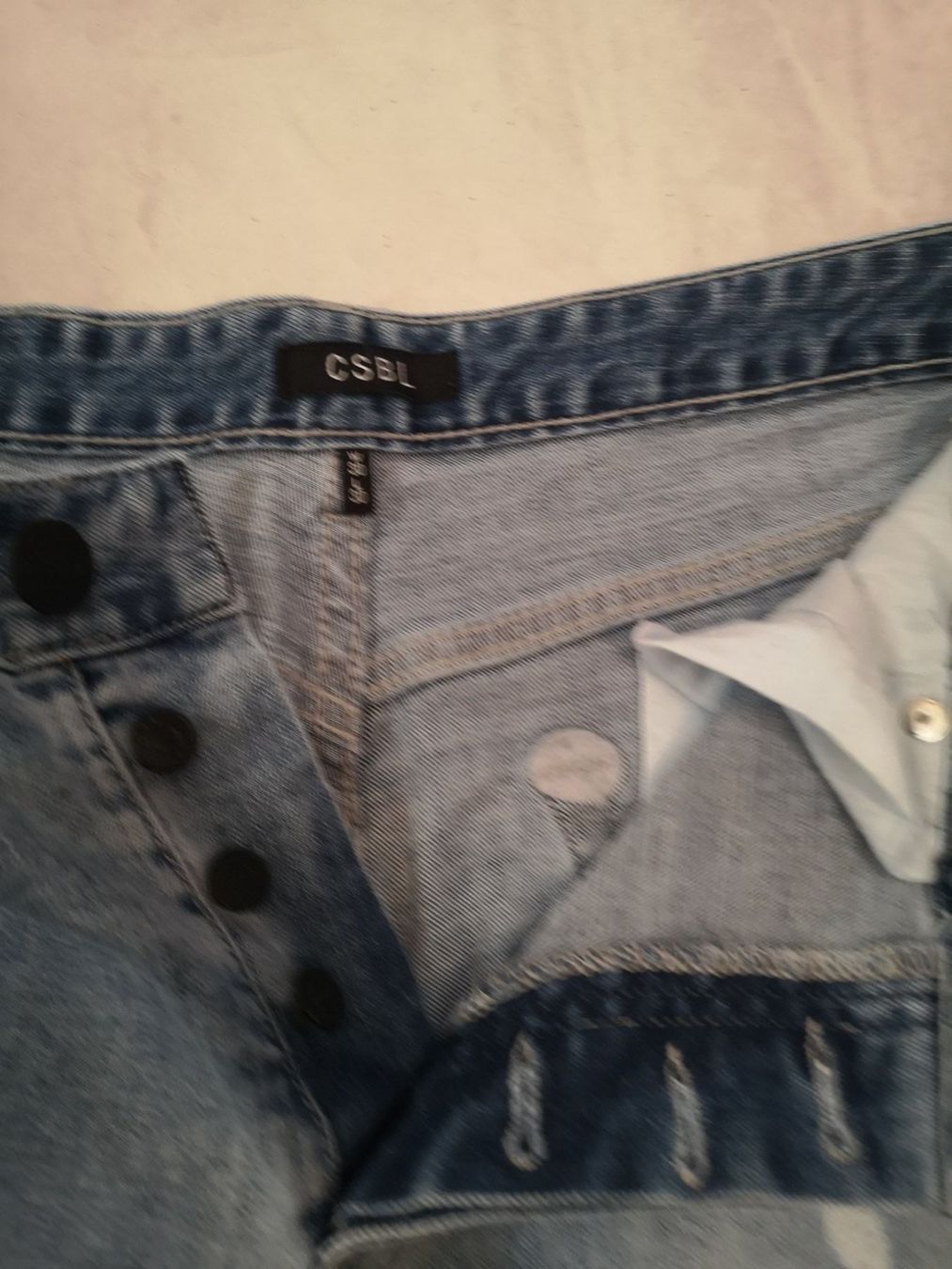 Jeans: Jeans à trou – Usato da CORMINBOEUF venduto da savaja 1
