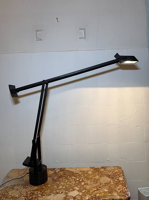 Artemide Lampade: Artemide Tizio Schreibtischleuchte – Usato da Nidau venduto da Nintschgu