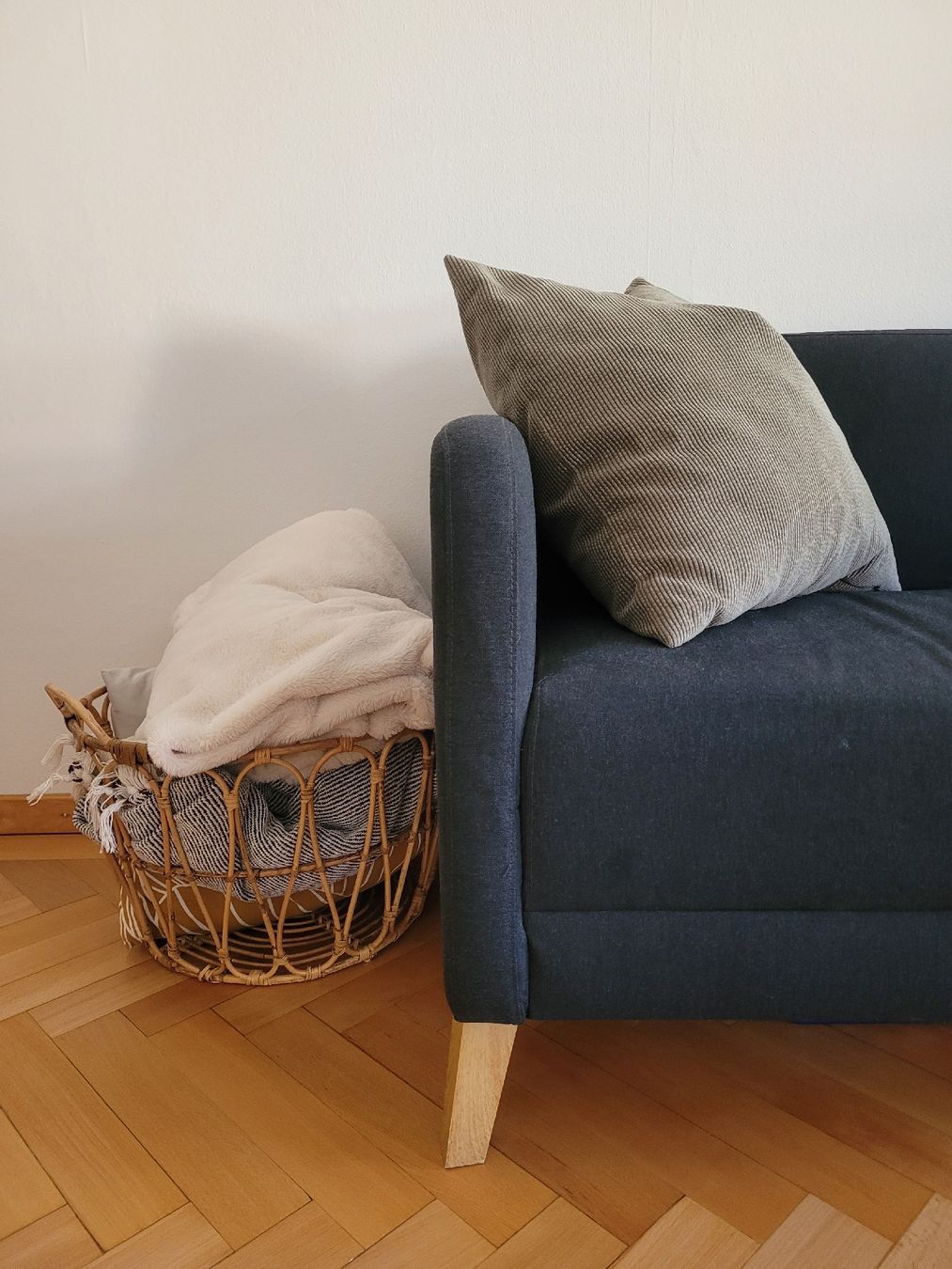 Ikea Sofas: Ikea Sofa Linanäs 3-Sitzer anthrazit – D'occasion à Nidau par venenaria 3