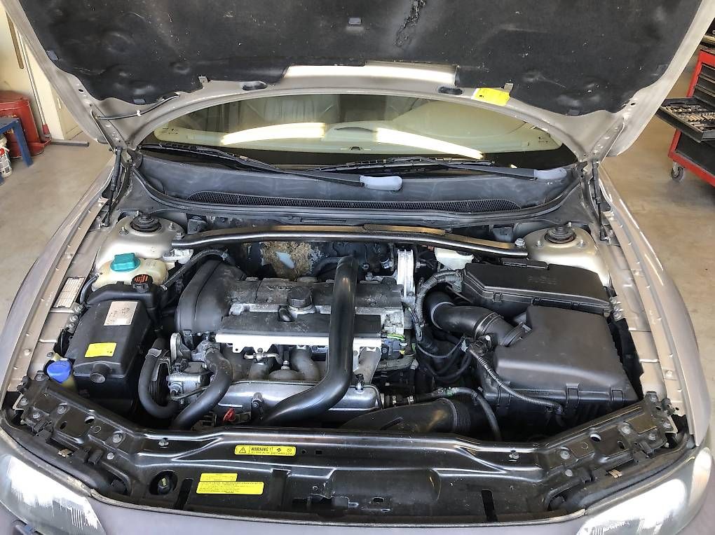 Volvo Automobili: Volvo V70 XC 2.4 T AWD – Usato da Horgen venduto da Mr.Murphy 5