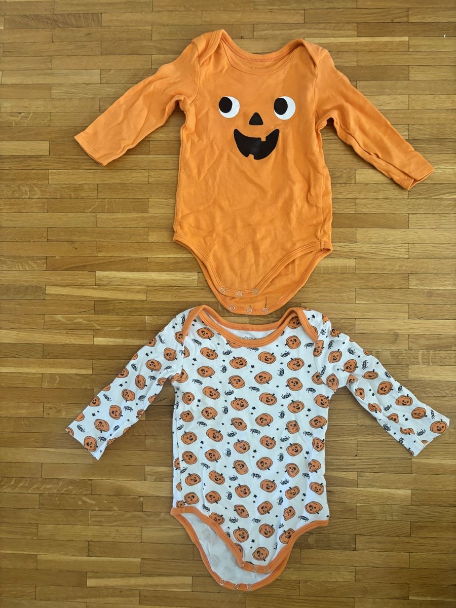 Lotti & Set di vestiti: Pack 2 body bébé Halloween 86cm  – Usato da Chêne-Bougeries venduto da CeliaMate