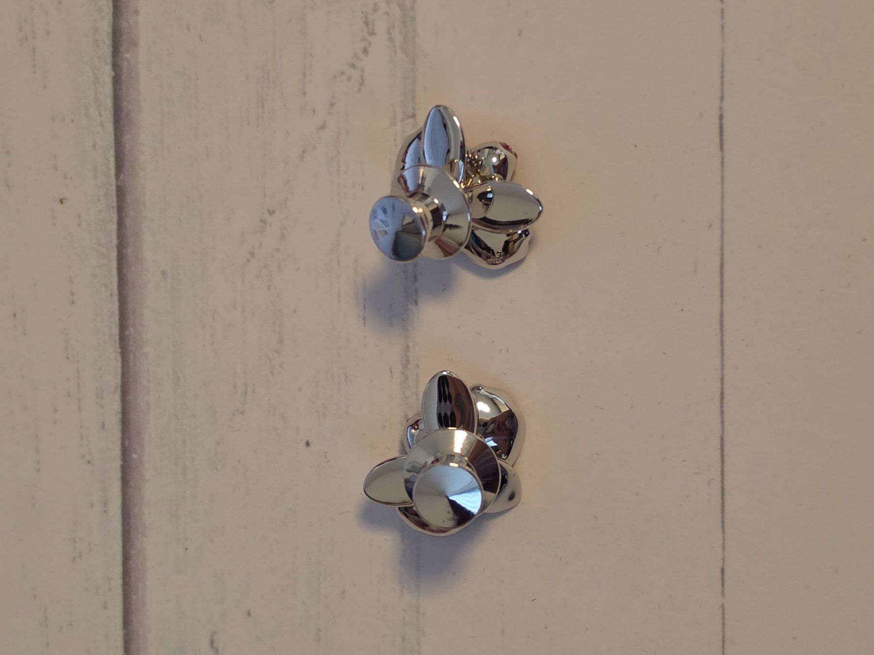 Statuette: Swarovski SCS Pin Idyllia Collection – Nuovo e nell'imballaggio originale da Bülach venduto da Santa-Punk 2