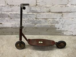 altes Trottinett aus Metall
