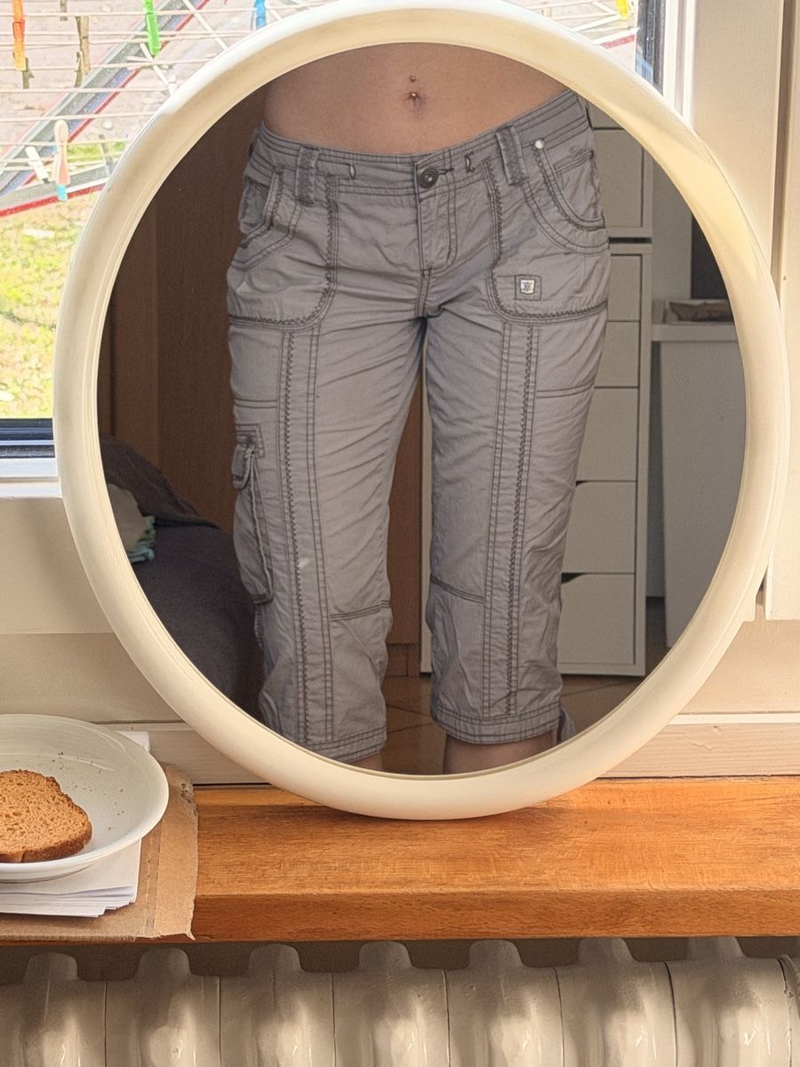 Pantaloni: y2k Vintage capri hose – Usato da Unterentfelden venduto da ame_tf2n