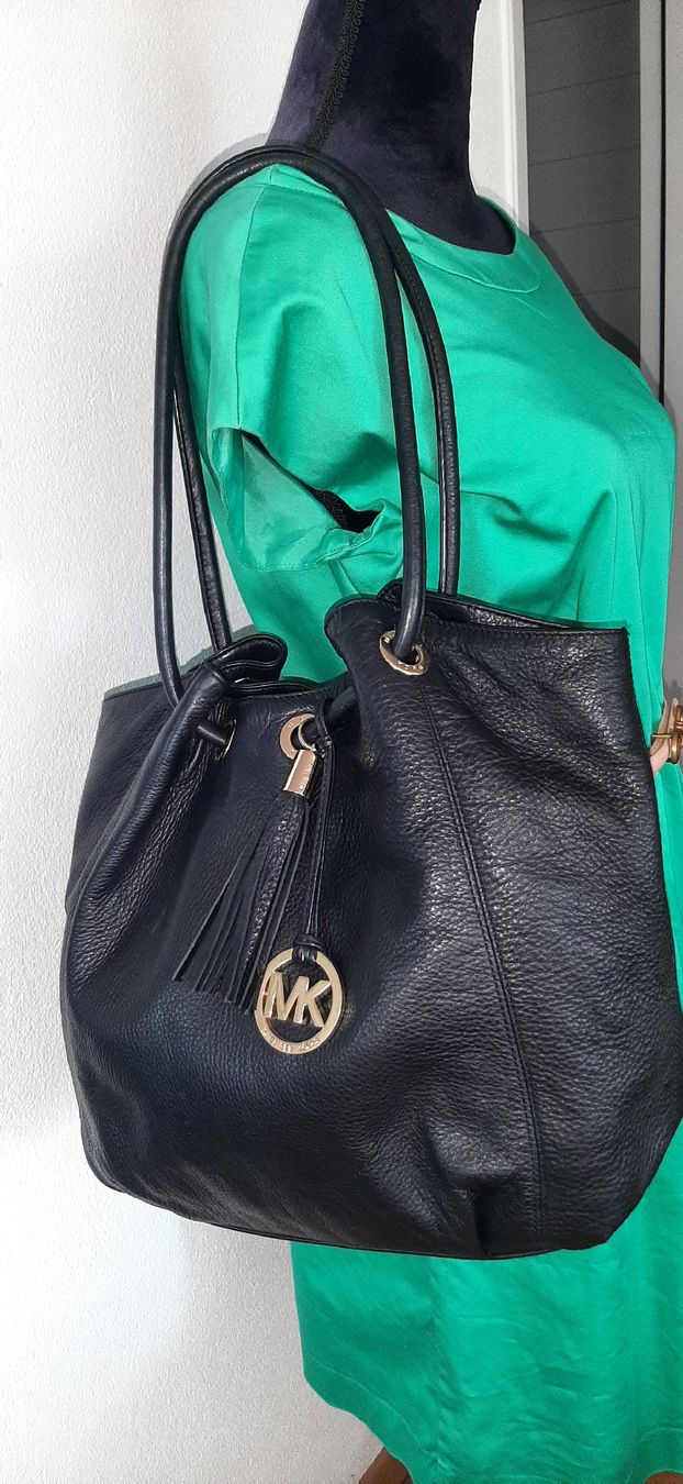 Michael Kors Borse da donna: Michael Kors Ledertasche Schwarz  – Usato da Uster venduto da kgw78