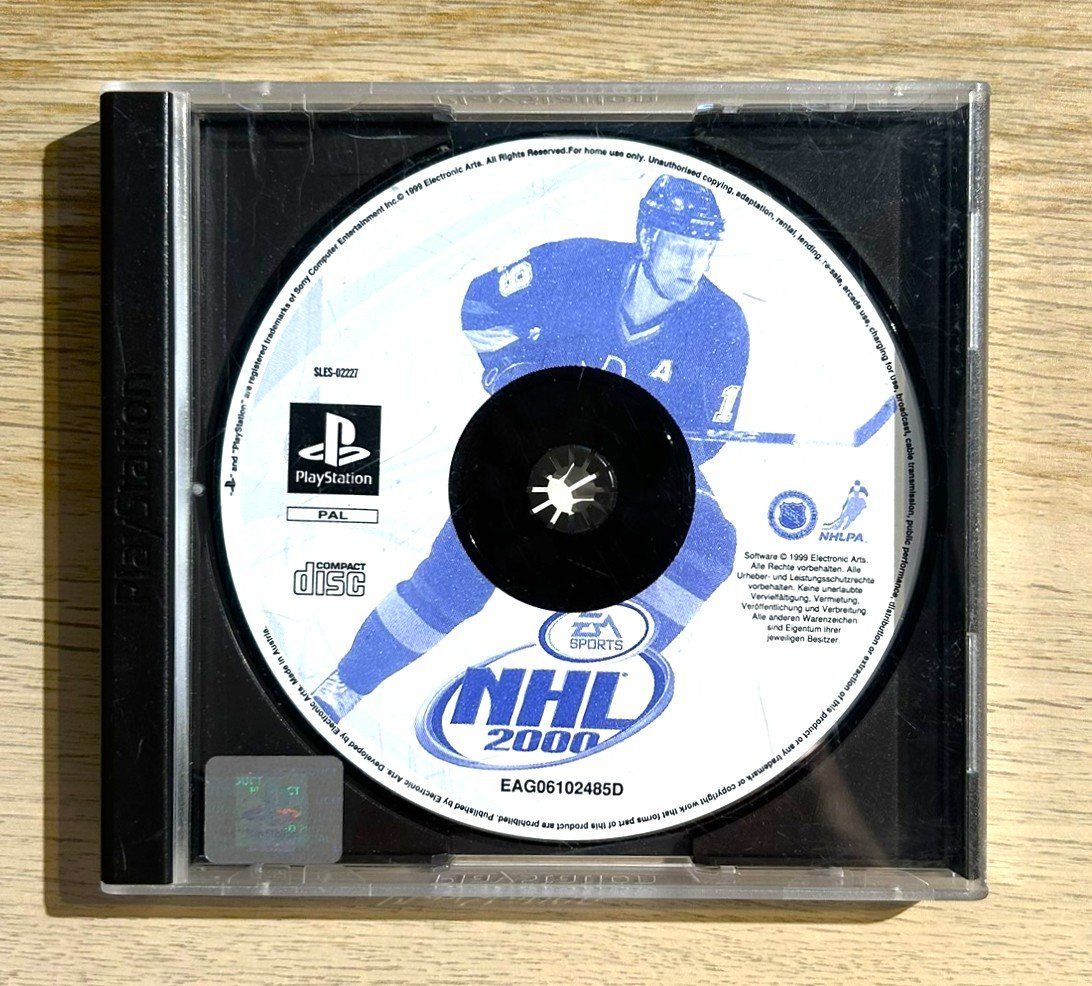 Sony Giochi: NHL 2000 PS1 – Usato da St. Gallen venduto da Alpine.Arcade